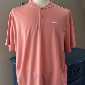 Mens Nike Golf button up tee w Congressional Country Club logo on sleeve. XL